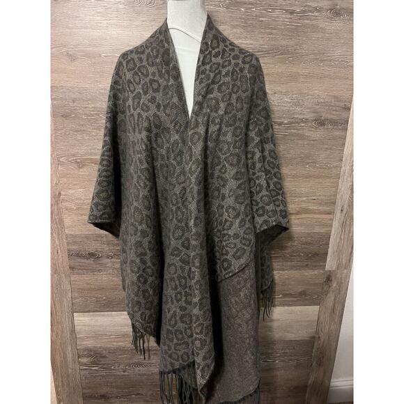 Woolrich Leopard Shawl Fringe Woman One Size Wrap Sweater Poncho - Picture 3 of 8